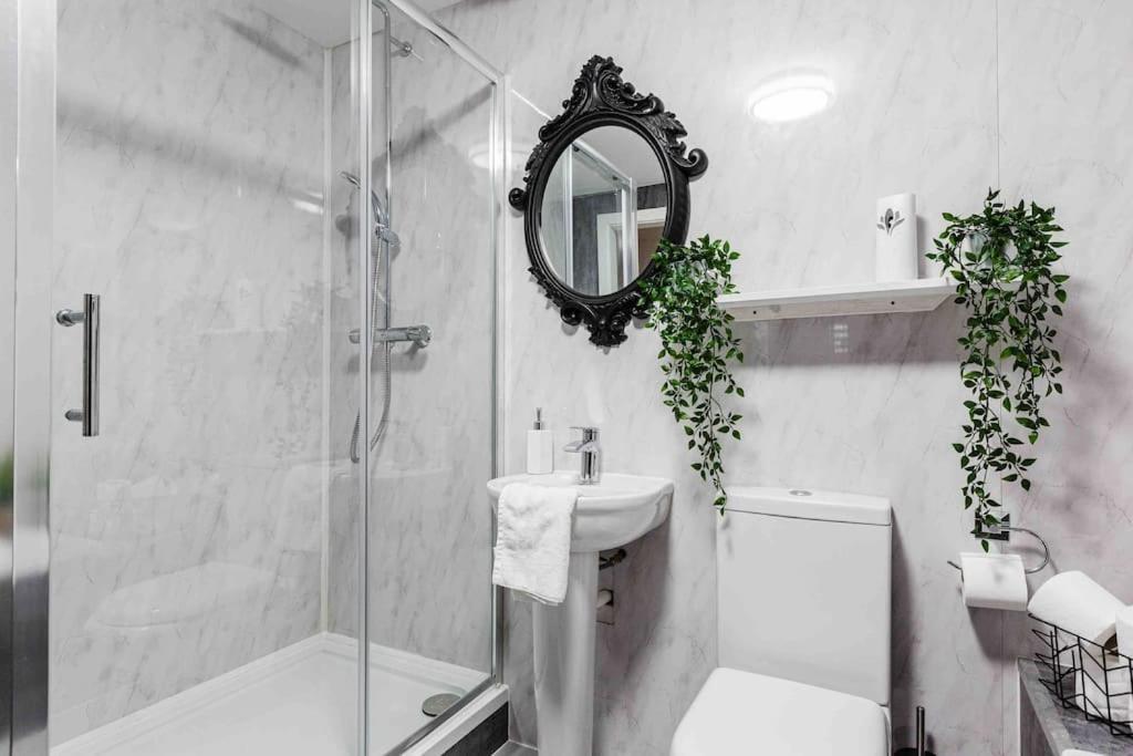 Vip Centre With Secure Free Parking * Liverpool