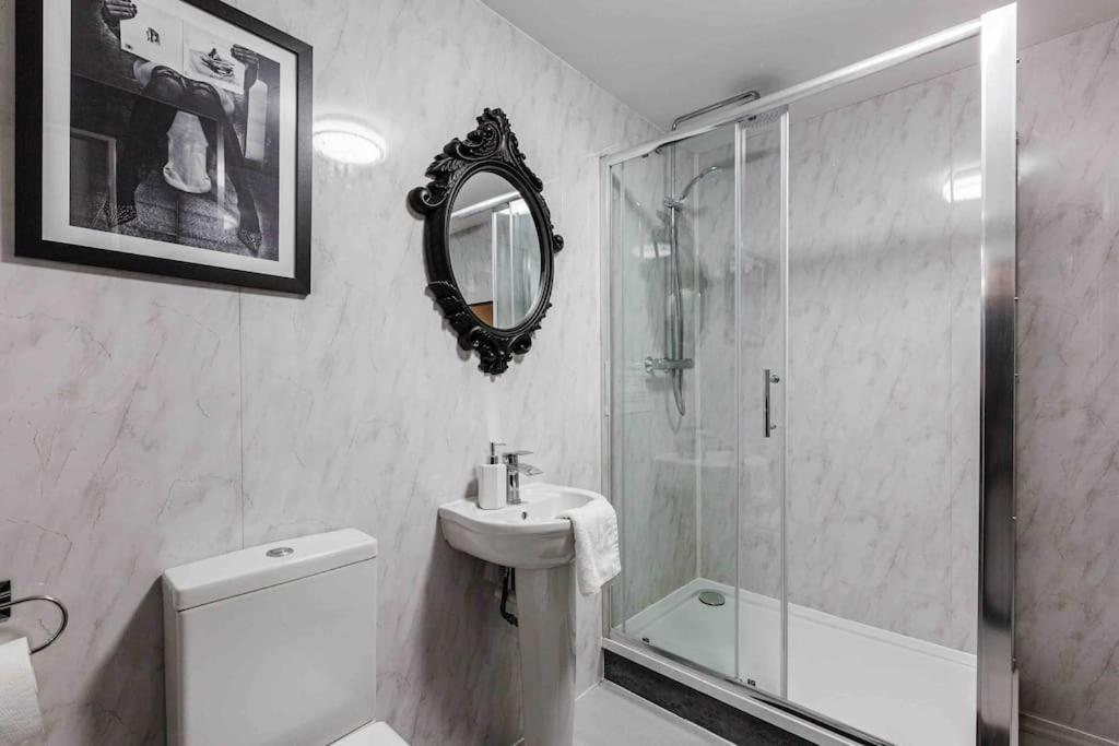 Vip Centre With Secure Free Parking * Liverpool